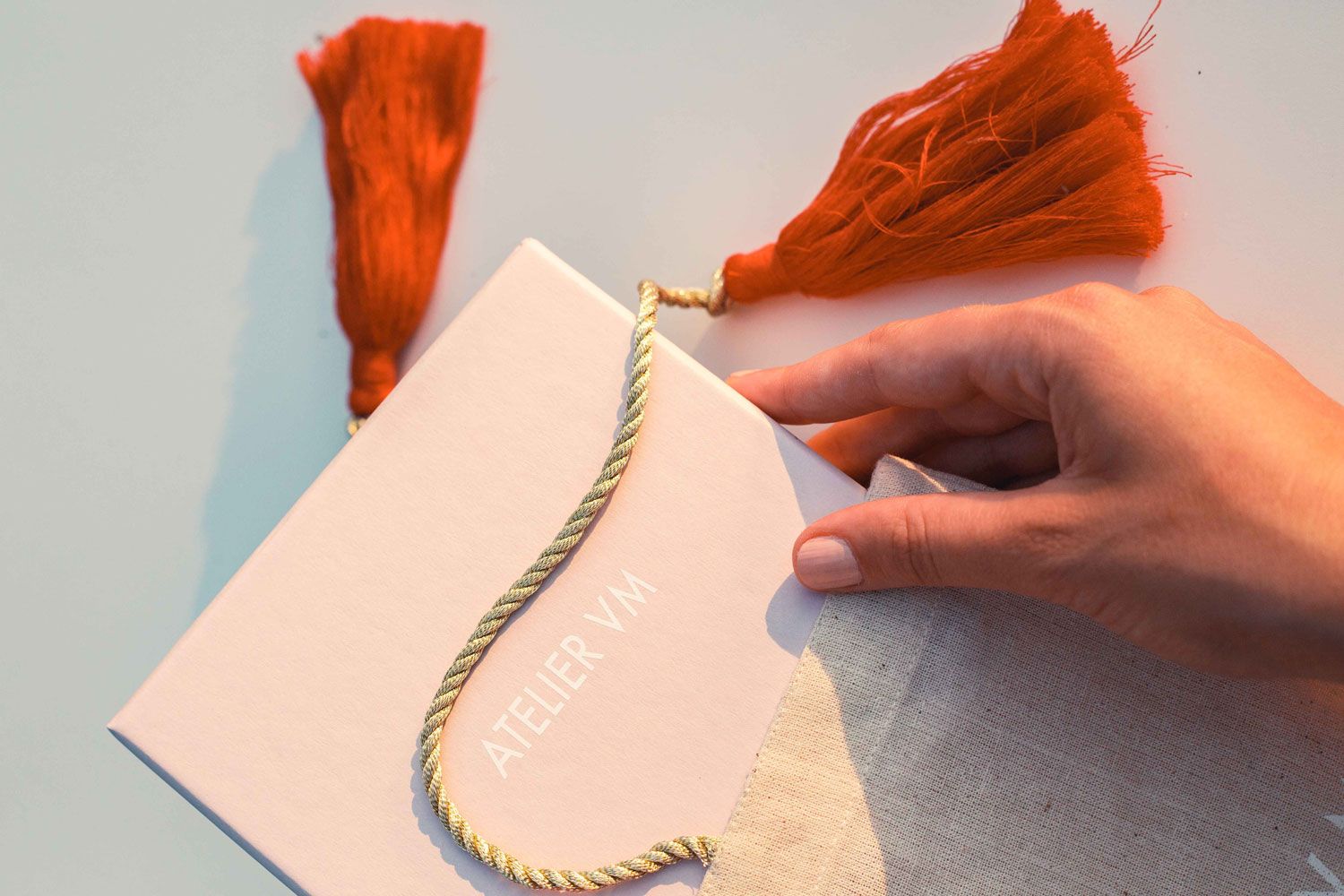 Packaging L'Essenziale Mantra White Diamond Charm